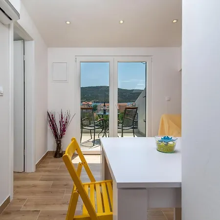 Lejla Apartment *